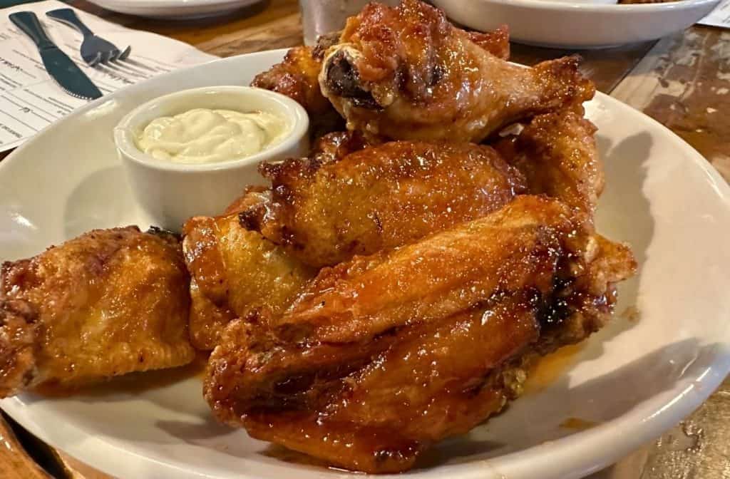 Mandolino's wings