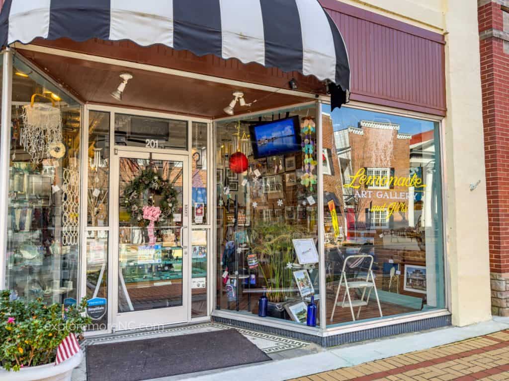 Entrance to Lemonade Art in Washington NC